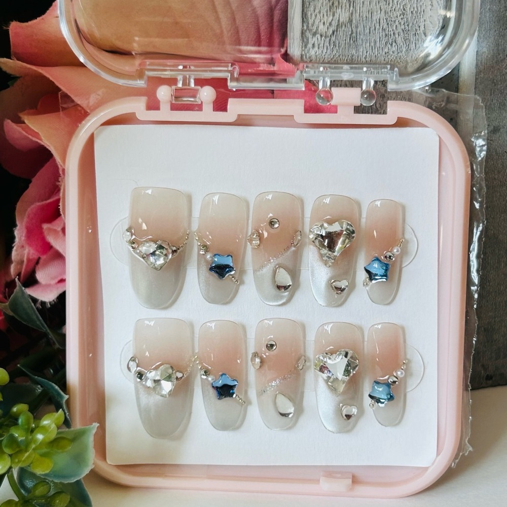 Elegant Rhinestone Embellished False Nails